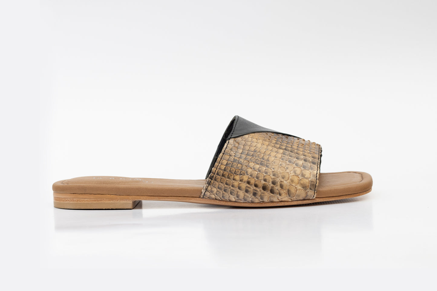 Loreta Snake Camel / Black Leather